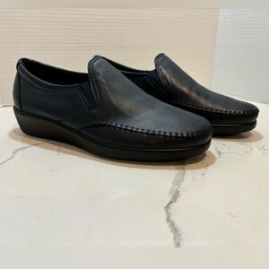 SAS Dream Slip On Leather Loafer Moccasin Navy Blue Womens 9.5 Tripad Cushioning